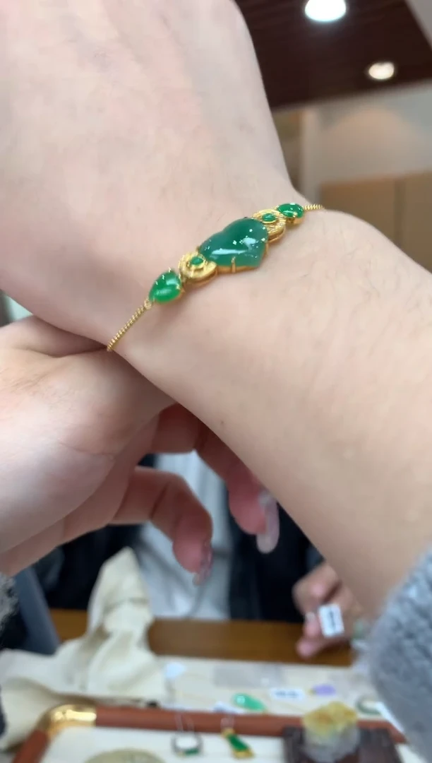 18K金镶嵌手链翡翠手链