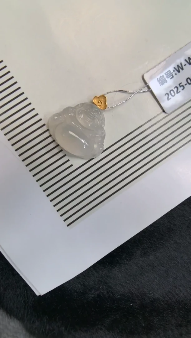 翡翠18K金镶嵌颈饰佛公