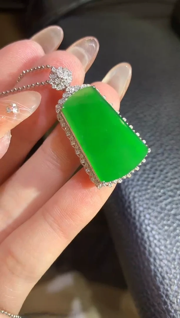 翡翠18K金镶嵌吊坠(不含链)75-无事牌不含链