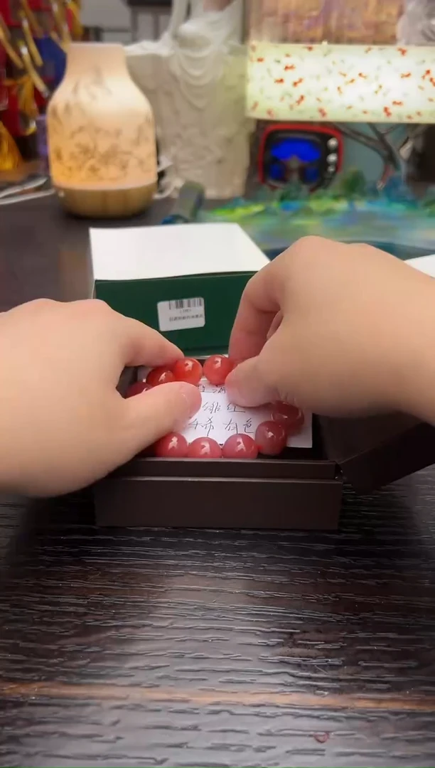 盐源绯红稀有色手串孤品