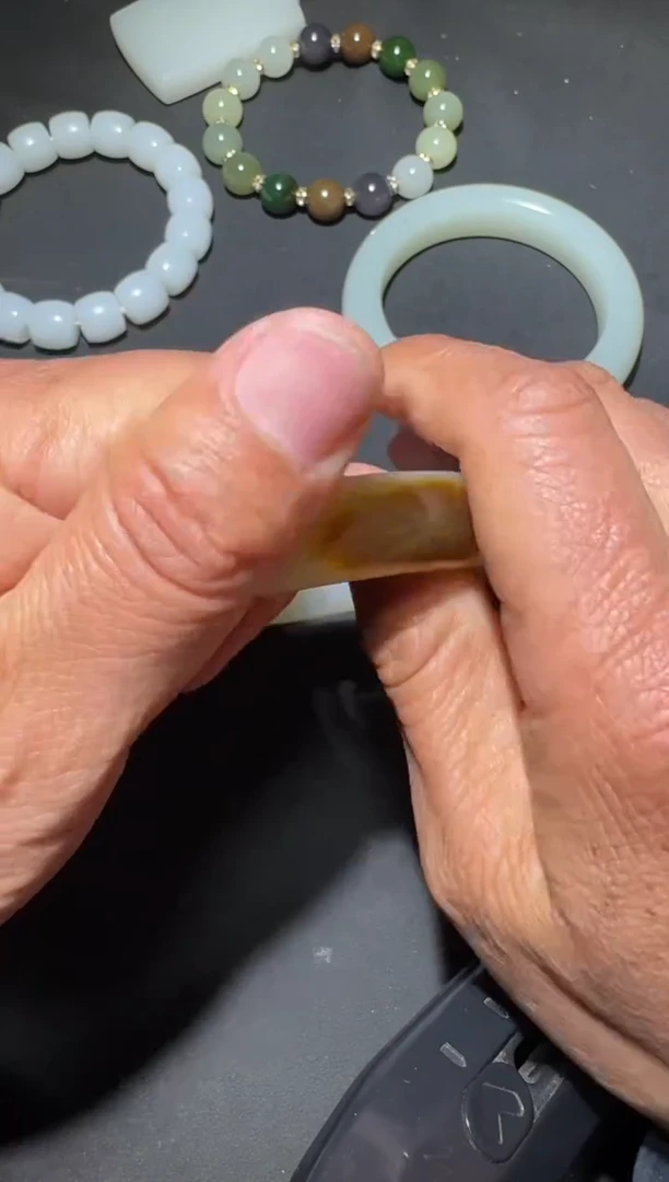 未镶嵌和田玉（糖玉）挂件和田玉