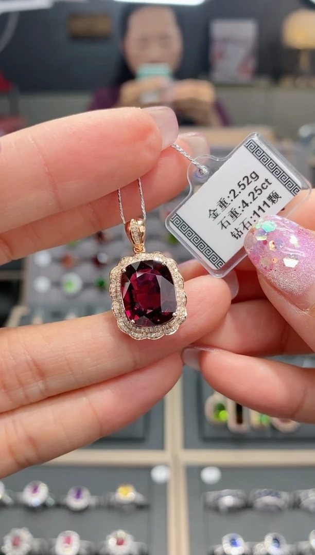 【闪购商品】碧玺颈饰18K金镶嵌4.25