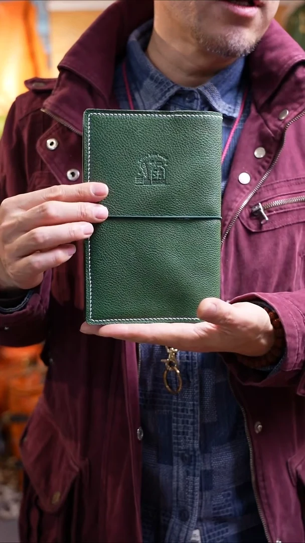 绿色文具压花随行款本子