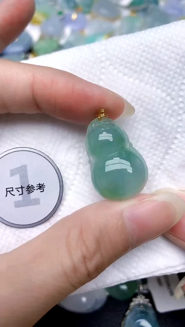 颈饰18K金镶嵌翡翠天然A货翡翠
