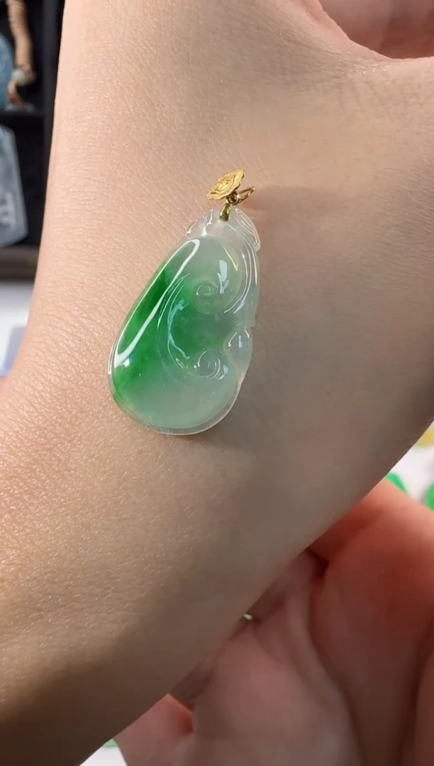 颈饰18K金镶嵌翡翠缅甸A货翡翠