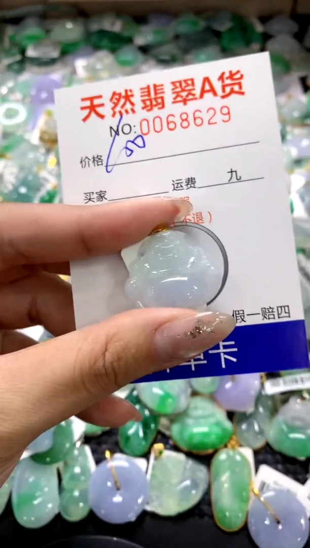 颈饰18K金镶嵌翡翠1111111111111111