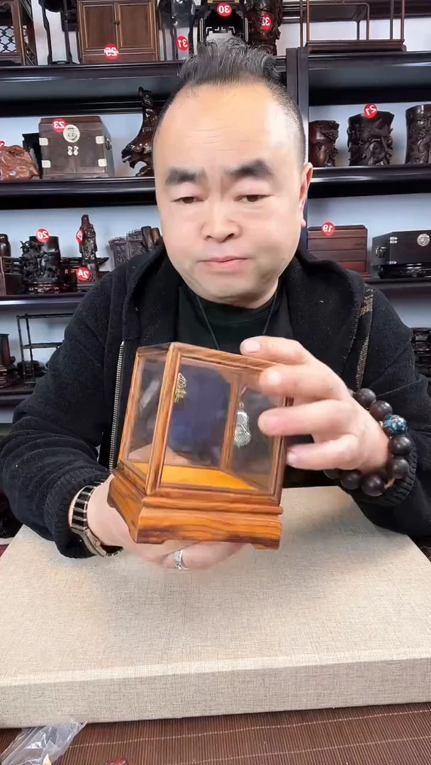 【闪购商品】木3002老李红木工艺品