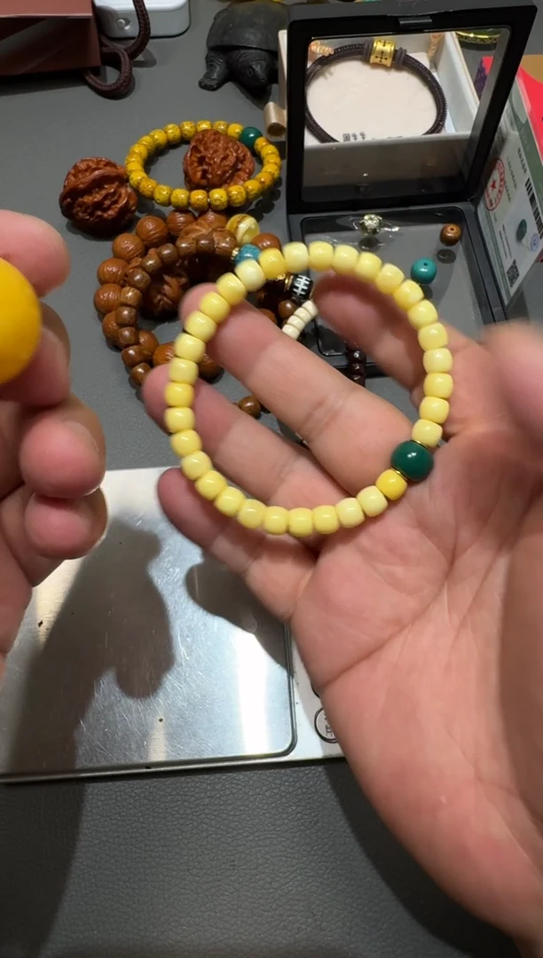 未镶嵌颈饰琥珀直切单圈