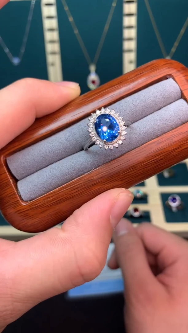 蓝宝石戒指未镶嵌......