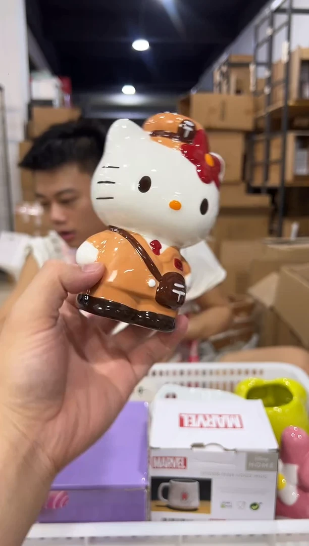 瓷片棕色kt猫邮递员存钱罐