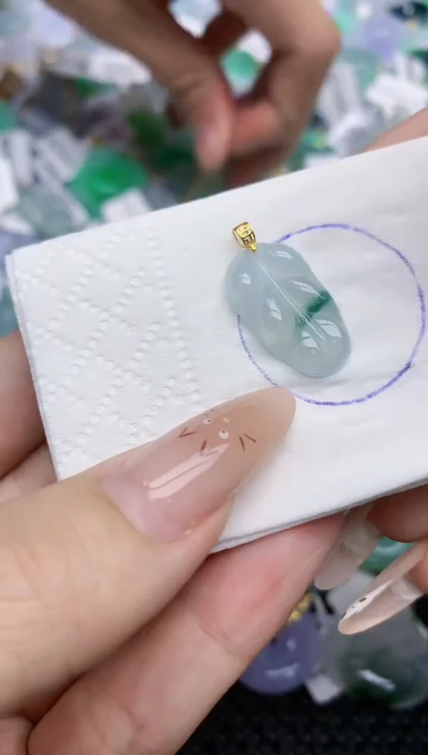 翡翠18K金镶嵌颈饰   天然翡翠A货