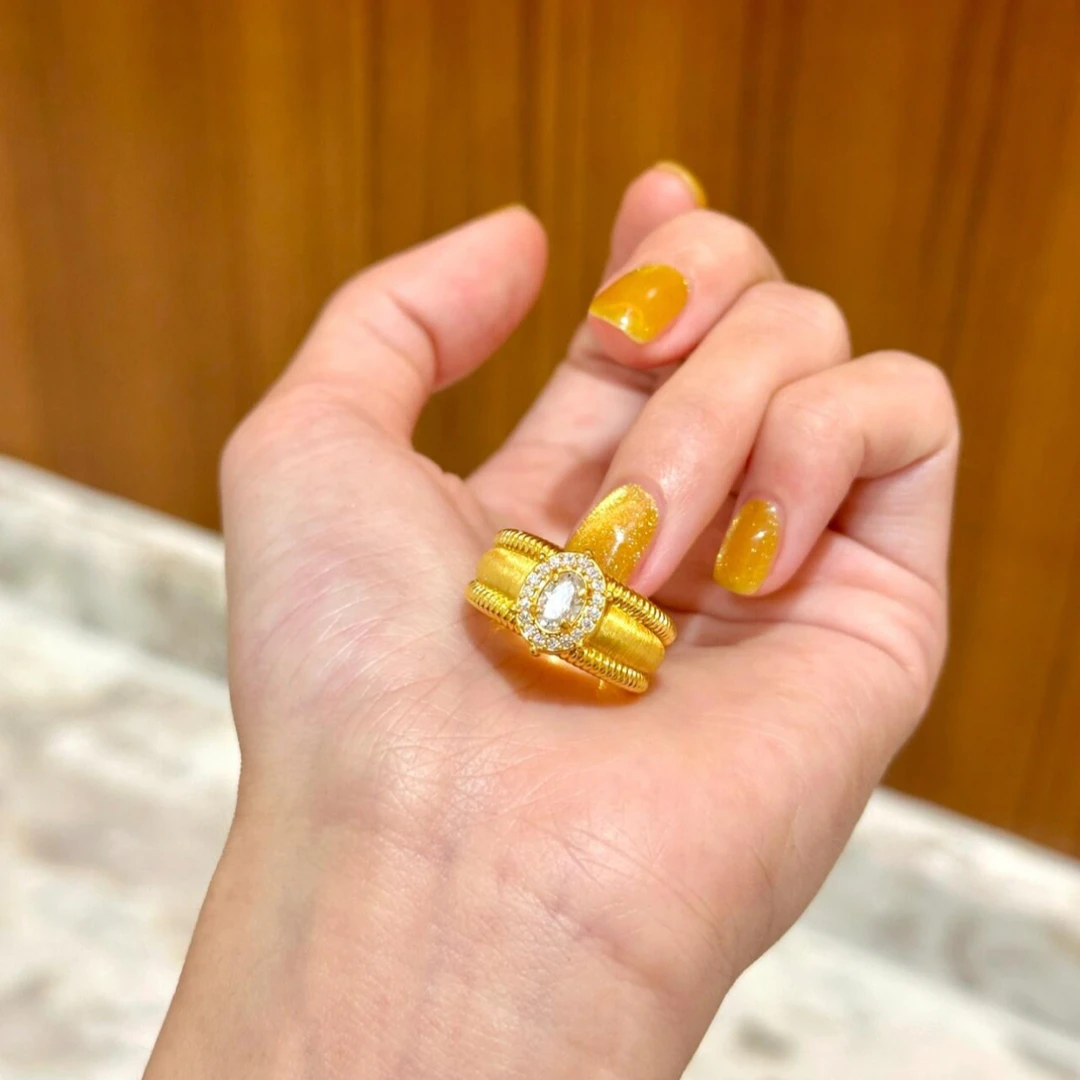 铜合金合成锆石戒指 金色拉丝鸽子蛋边珠戒指重工高级感轻奢精致