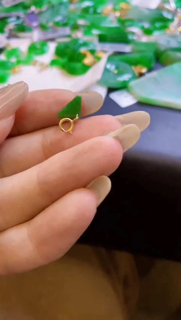 【闪购商品】定制翡翠18K金镶嵌吊坠