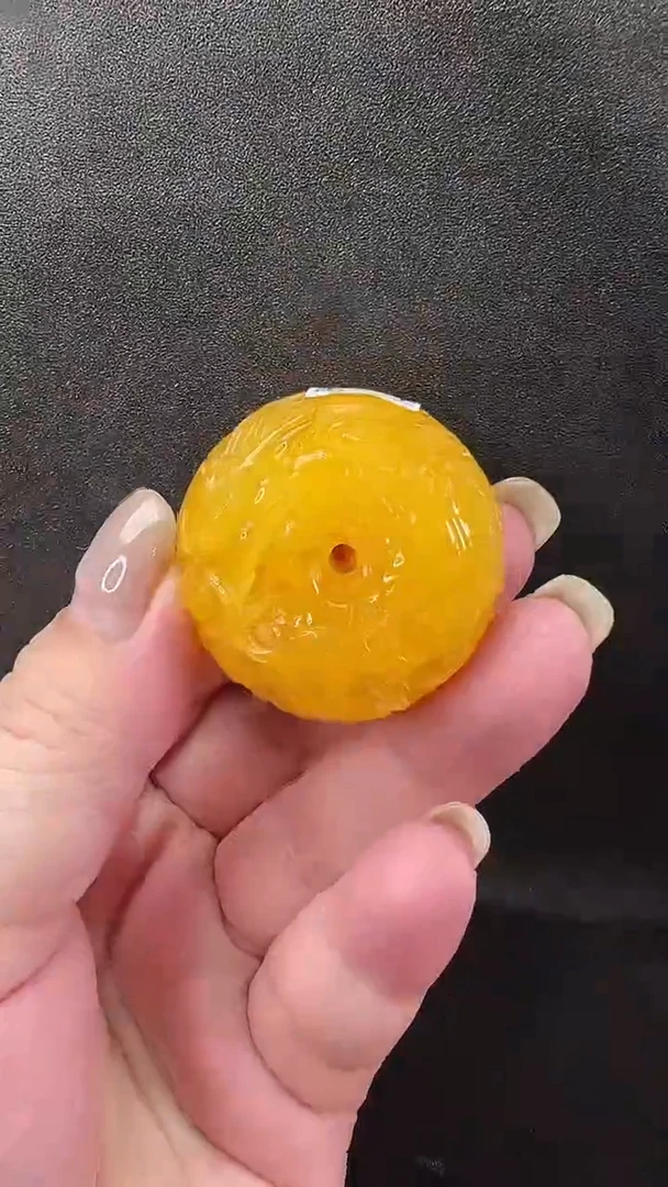 未镶嵌颈饰琥珀吊坠