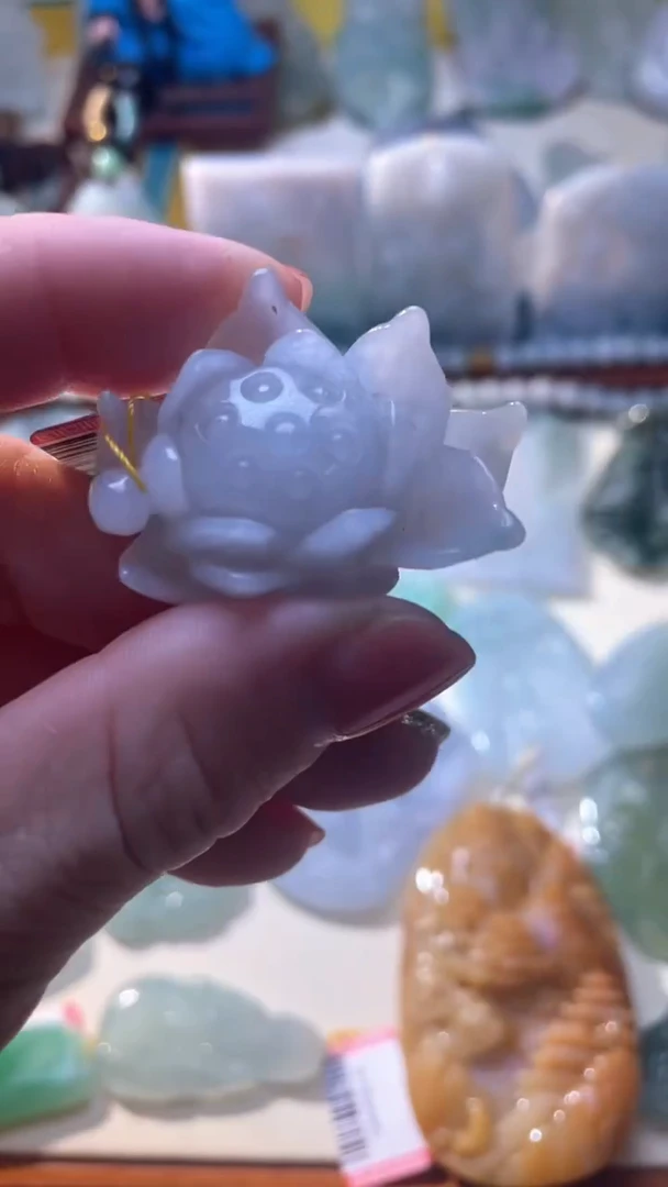 翡翠未镶嵌颈饰小花花