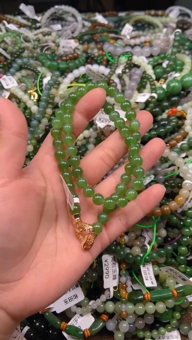 和田玉未镶嵌颈饰1