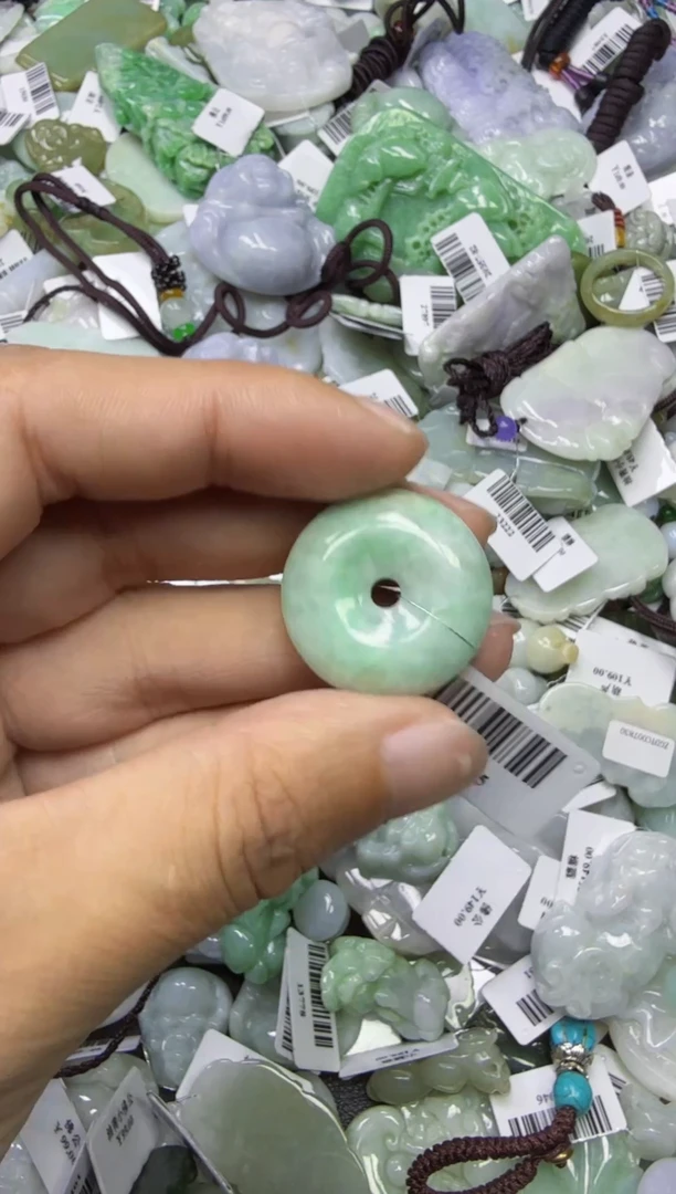 【闪购商品】翡翠颈饰未镶嵌00018085