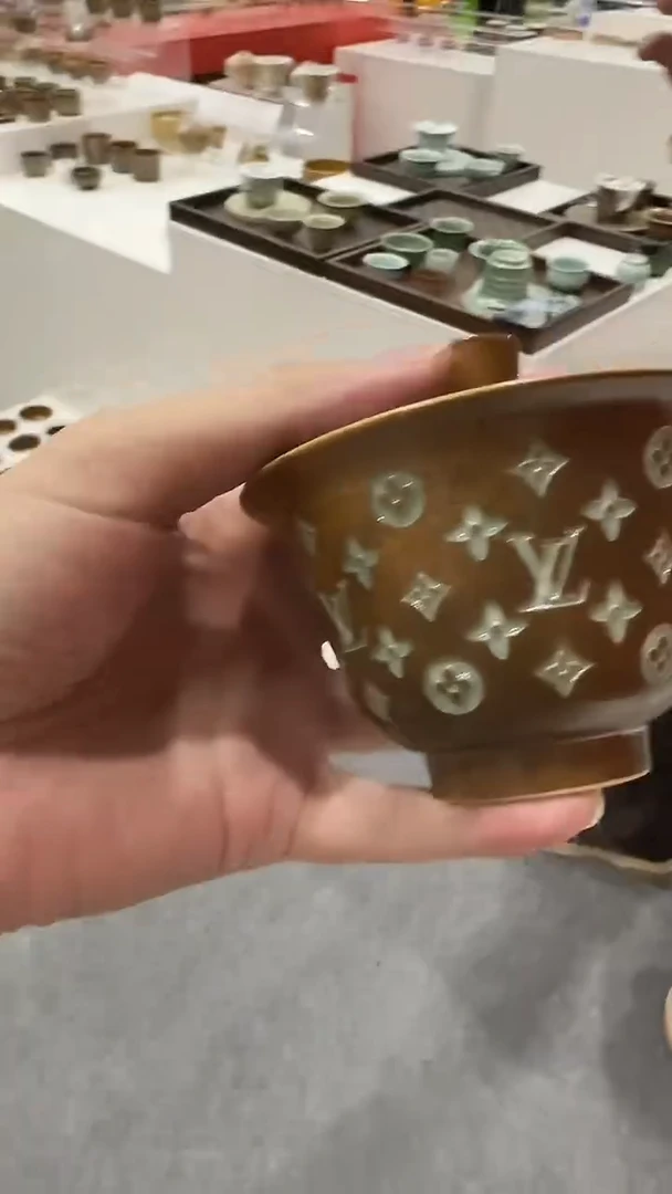 瓷片             @@LV盖碗