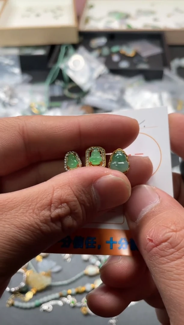 颈饰未镶嵌翡翠欧**?挂件