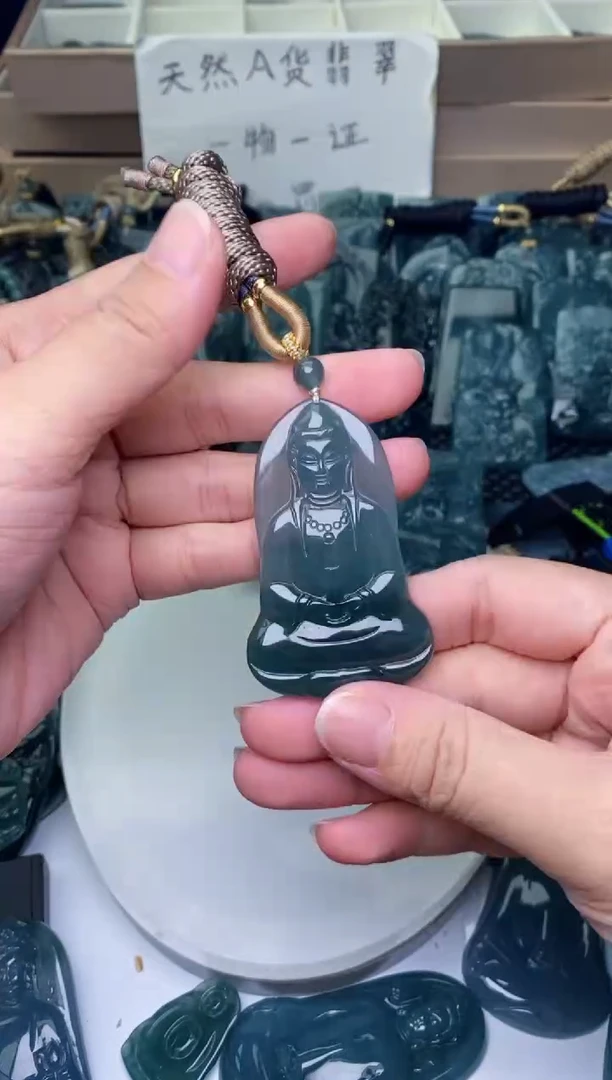 颈饰未镶嵌翡翠