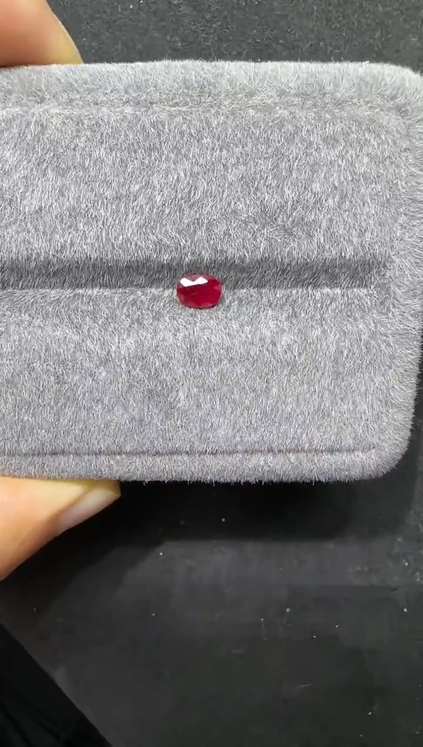 定制红宝石定制未镶嵌美**丑天然无烧0.64克拉鸽血红GRC