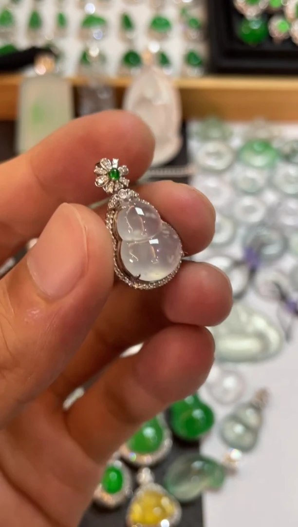 翡翠18K金镶嵌吊坠(不含链)葫芦