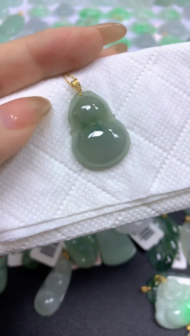 颈饰18K金镶嵌翡翠A货