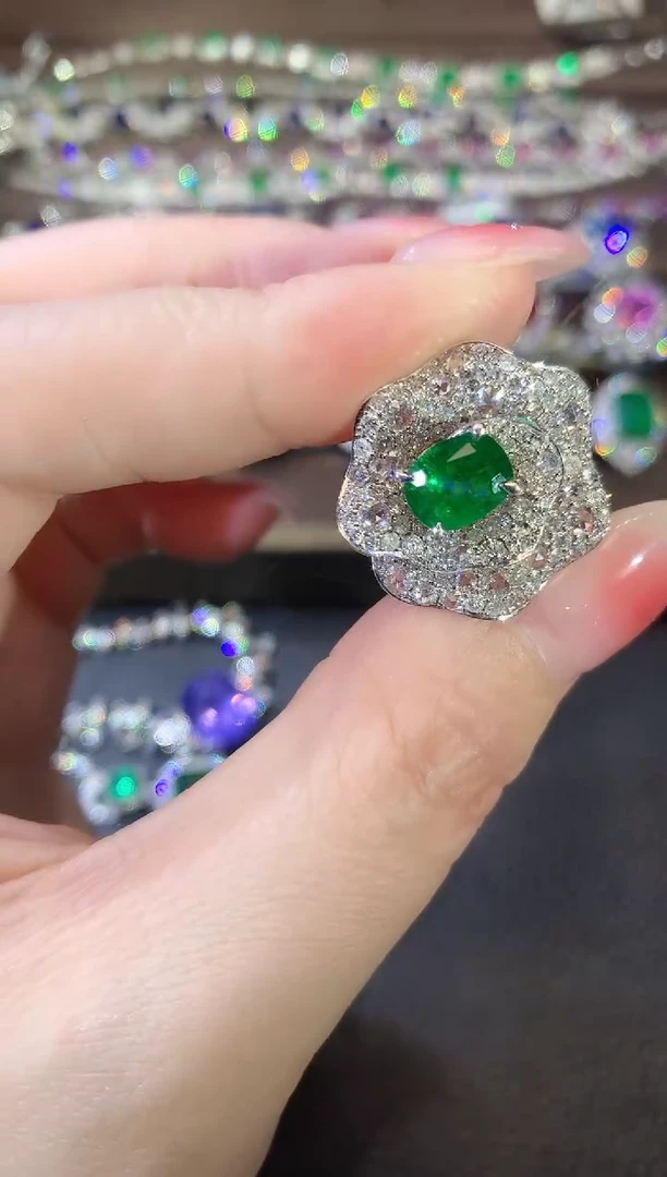 【闪购商品】祖母绿戒指18K金镶嵌C71