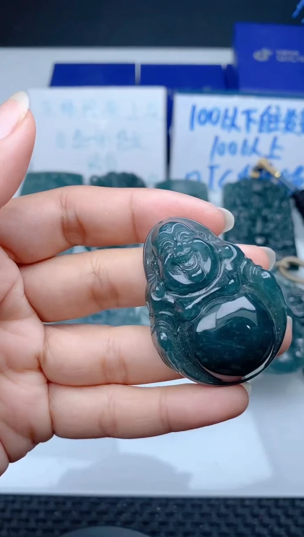 翡翠未镶嵌颈饰