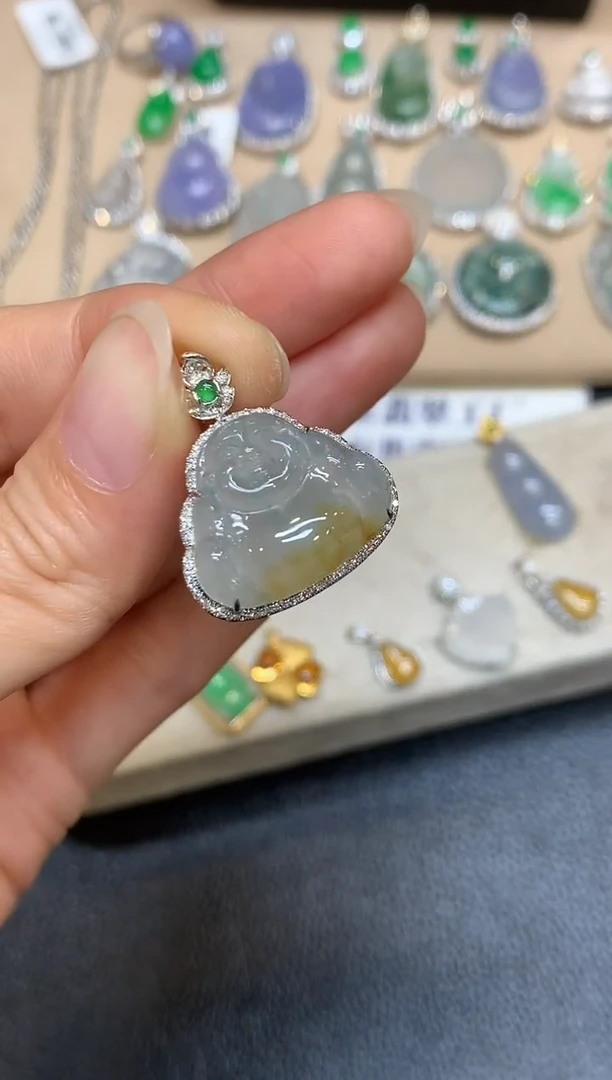 颈饰18K金镶嵌翡翠佛公【无服务费