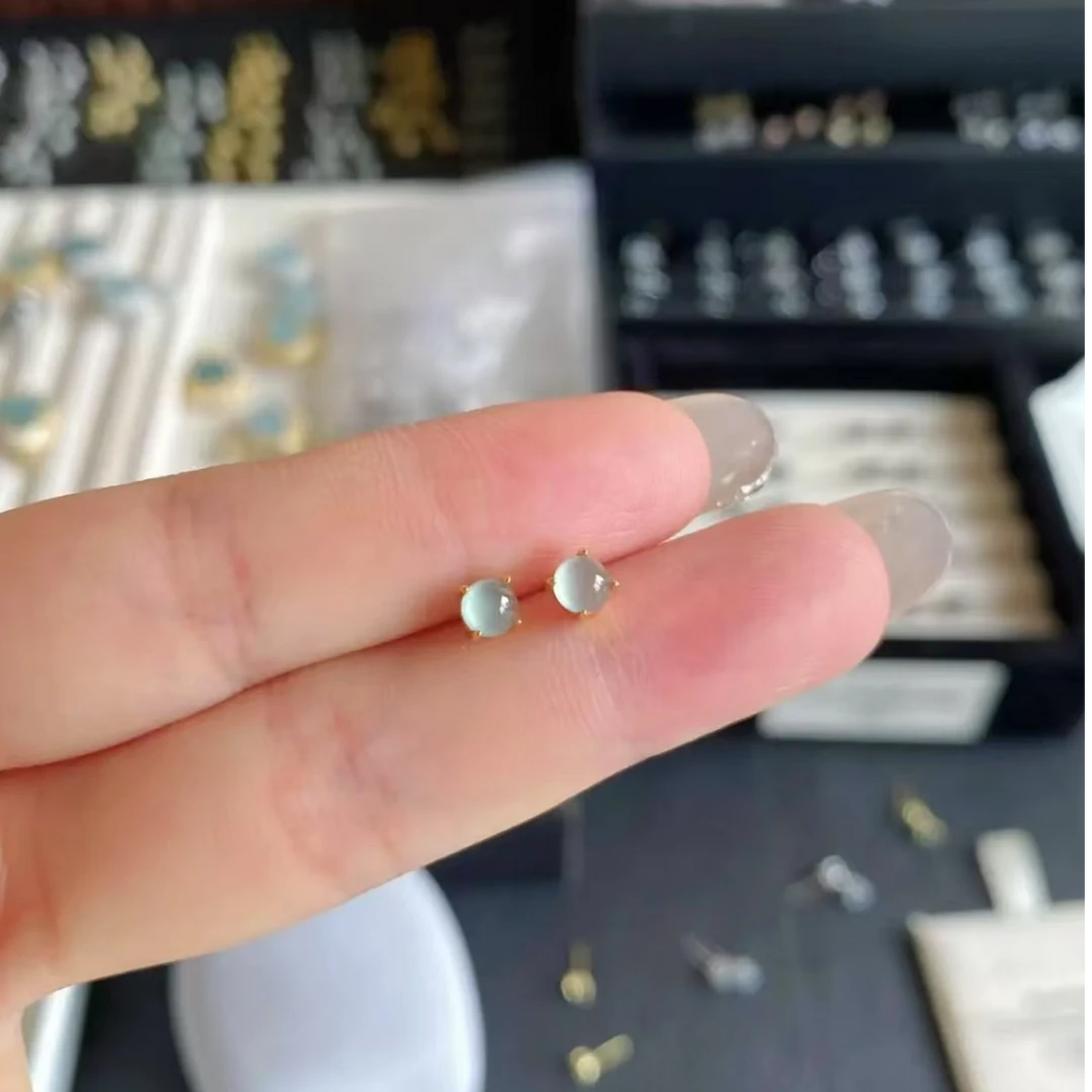 天然蓝冰翡翠耳钉S925银镶简约时尚-约4mm