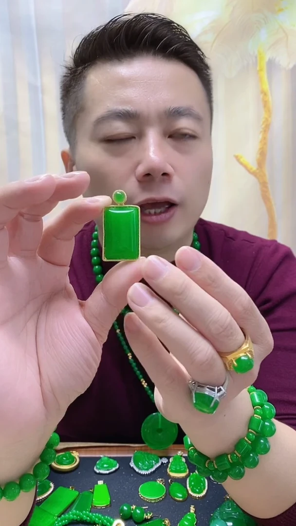 吊坠(赠链)14K金镶嵌翡翠辣阳绿42MM无事牌