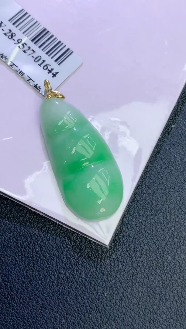 颈饰18K金镶嵌翡翠赠礼盒证书 麦麦