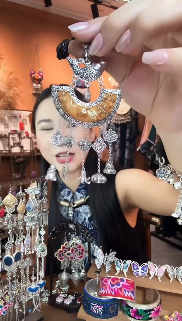 刺绣纯手工民族风吊坠