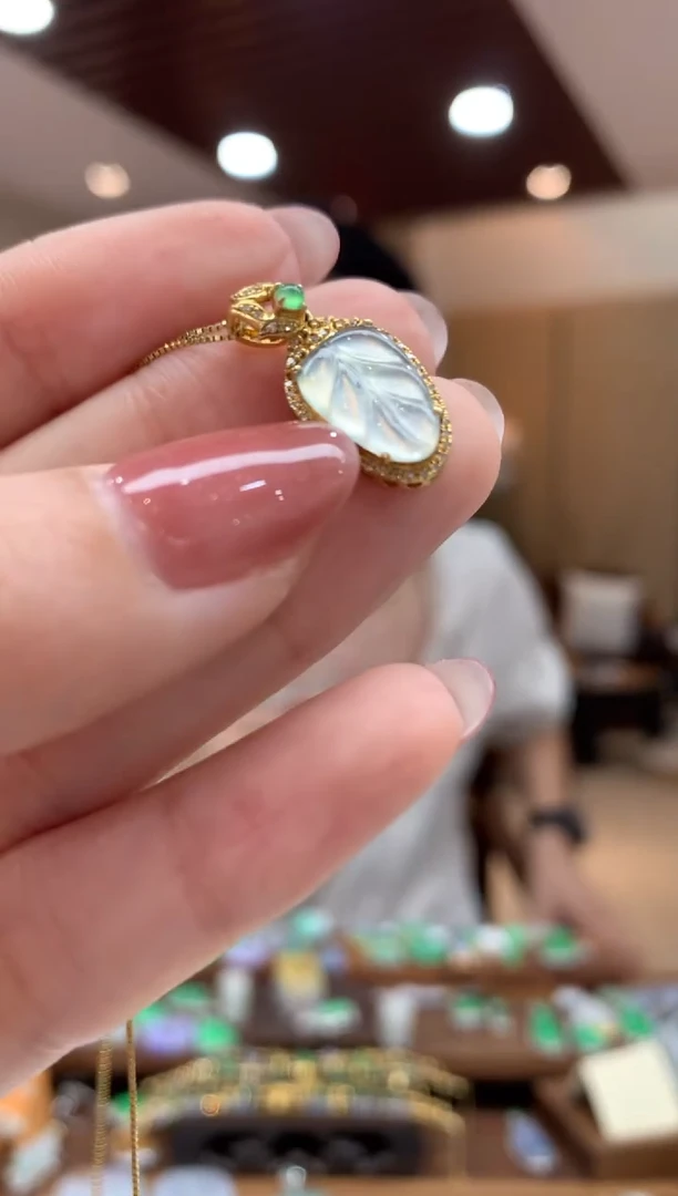 翡翠18K金镶嵌吊坠(不含链)叶子