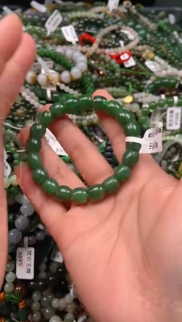 和田玉未镶嵌颈饰1