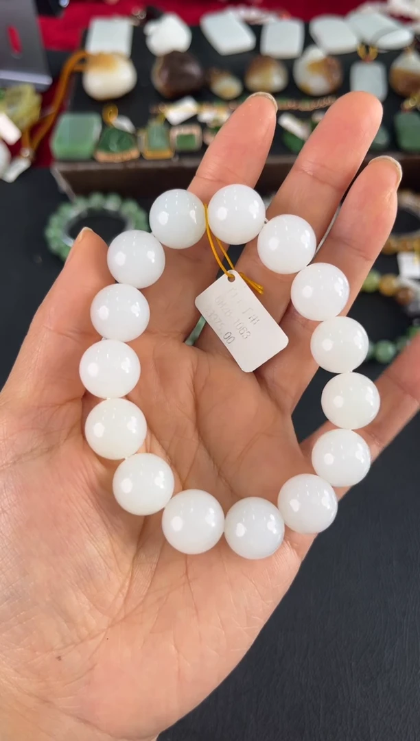 颈饰未镶嵌和田玉手串