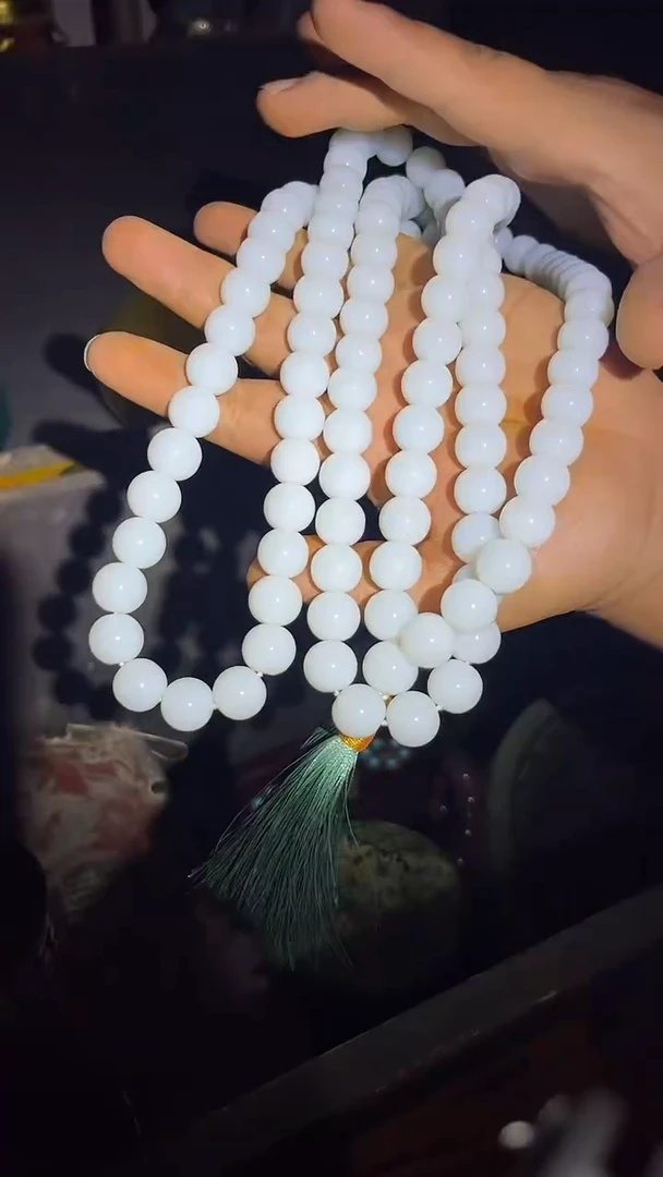 和田玉未镶嵌颈饰长串.1条.荔枝白（带流苏）