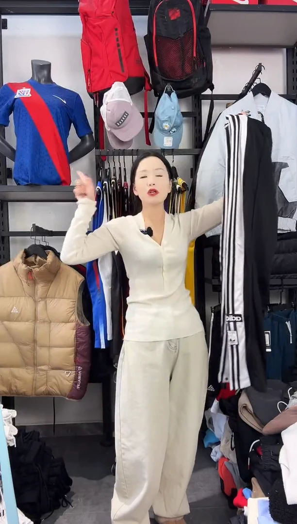 242闪购编码  阿迪运动卫衣裤以直播间过款为准 尺码.