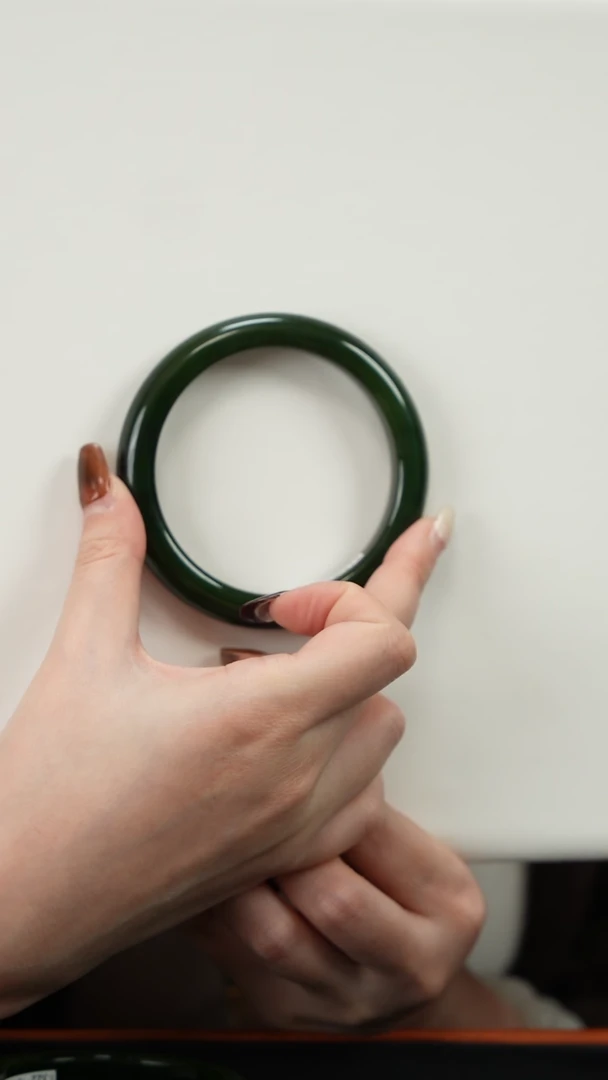 【闪购商品】和田玉手镯未镶嵌俄碧红皮61.1