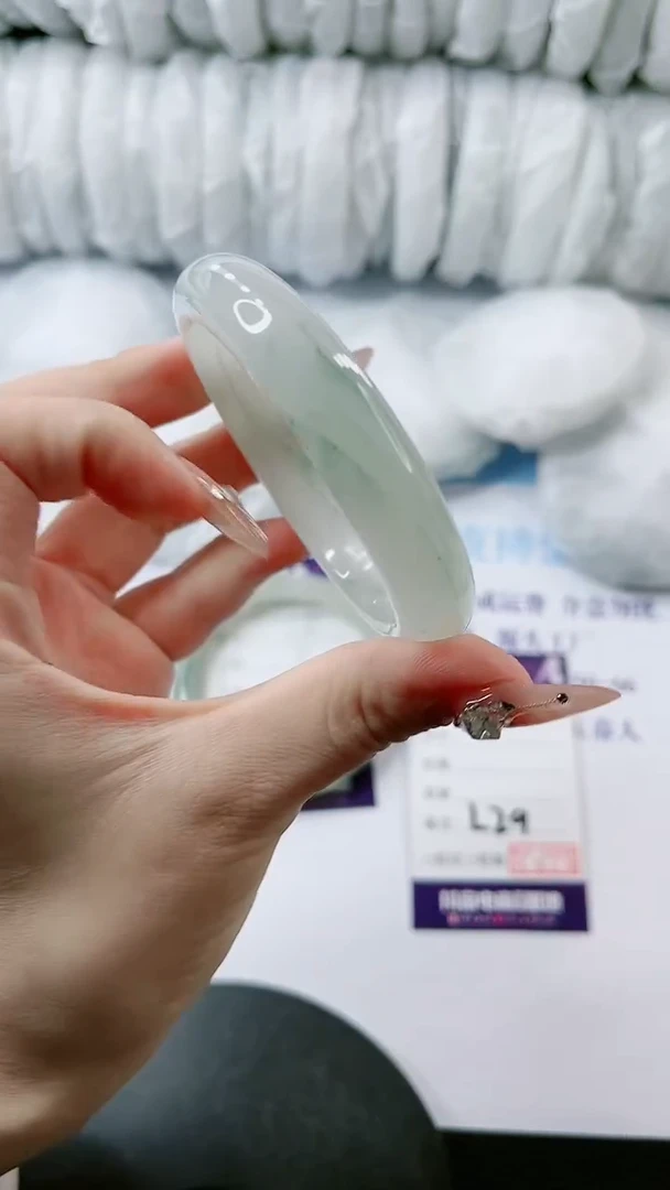 【闪购商品】石英质玉手镯未镶嵌多样性发货L29