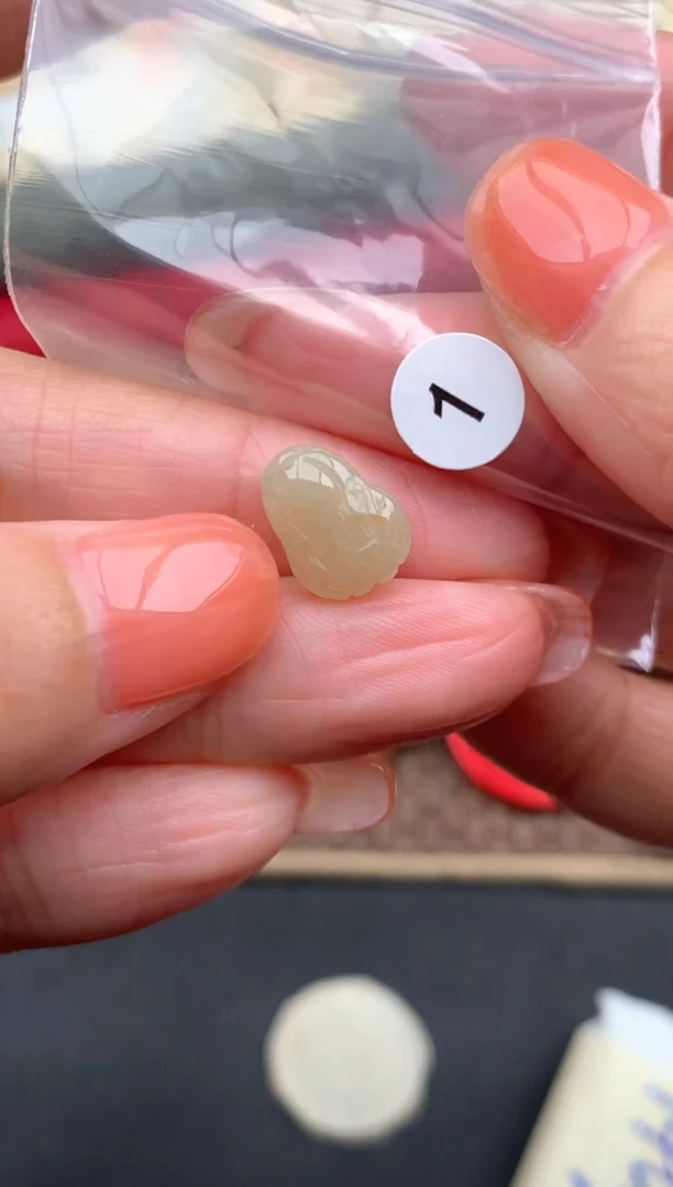 未镶嵌挂件翡翠1