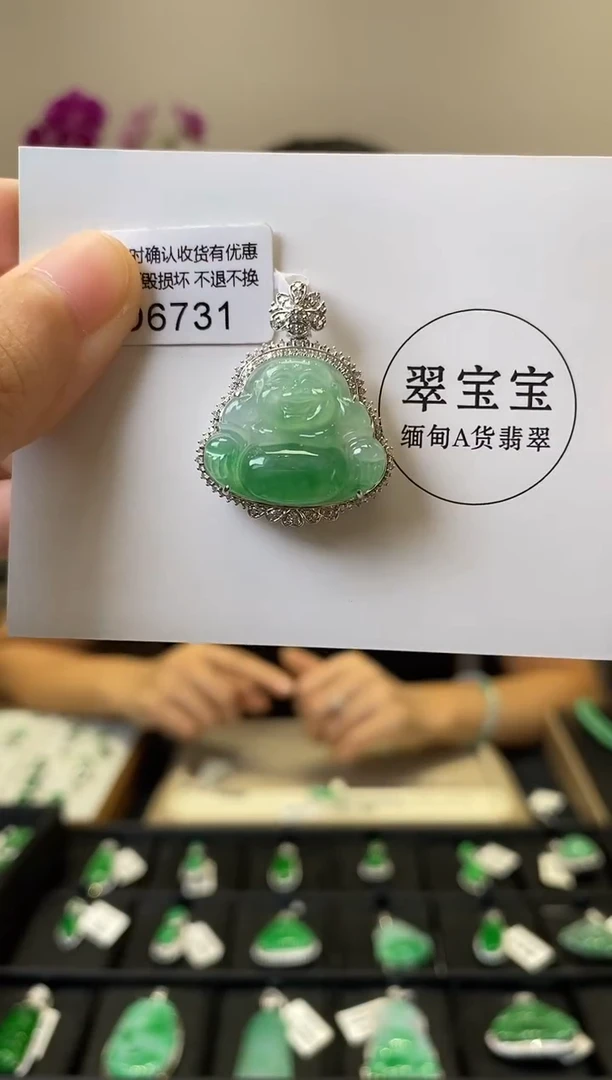 颈饰18K金镶嵌翡翠D6731 佛公 含运营费