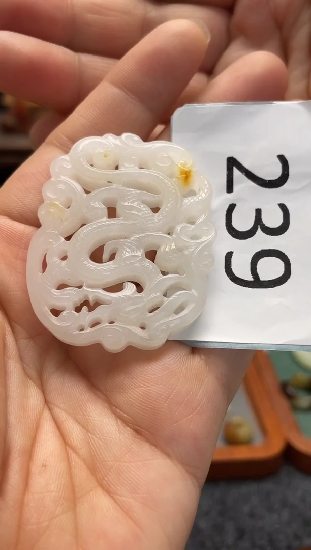 和田玉（糖玉）未镶嵌颈饰.