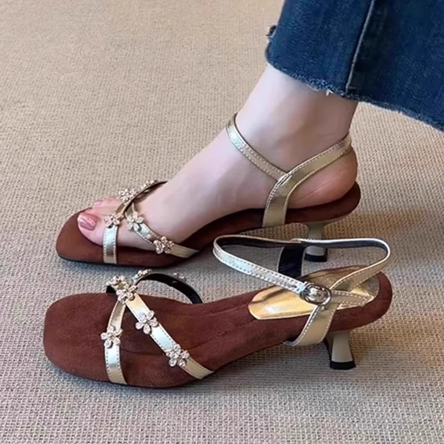 软皮版~复古方头法式水钻小花朵一字带露趾凉鞋百搭气质高跟鞋