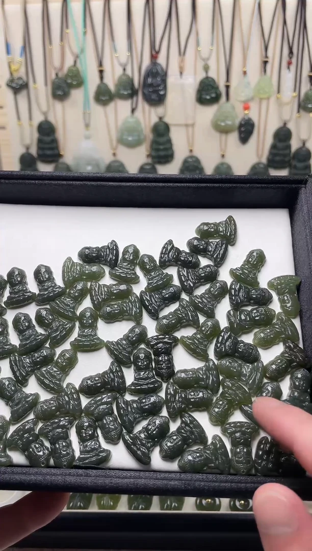 吊坠(不含链)未镶嵌和田玉宝宝佛随机发