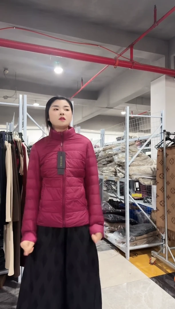 森比 羽绒服 玫红色 110斤内