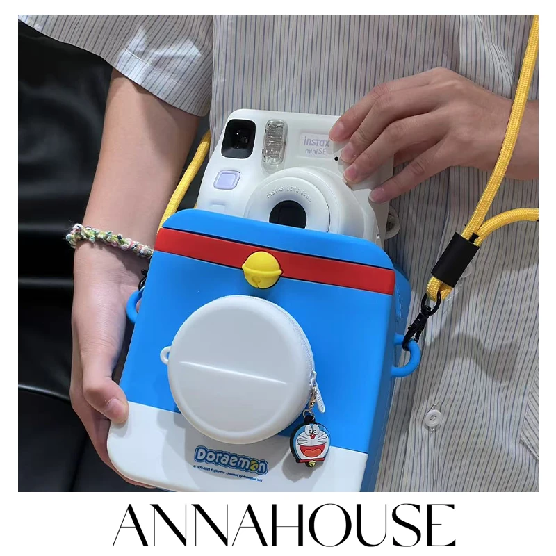 ANNAHOUSEININHOME哆啦A梦立体硅胶零钱包照相机收纳斜挎化妆包ZW