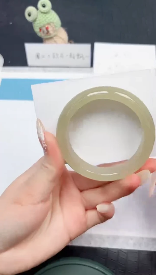 【闪购商品】石英质玉手镯未镶嵌212-53.7