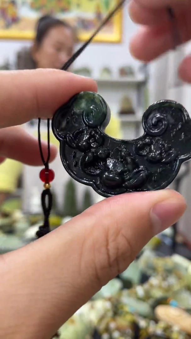 岫玉未镶嵌吊坠